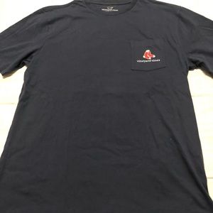 Men’s Vineyard Vine Med Navy Red Sox Tshirt